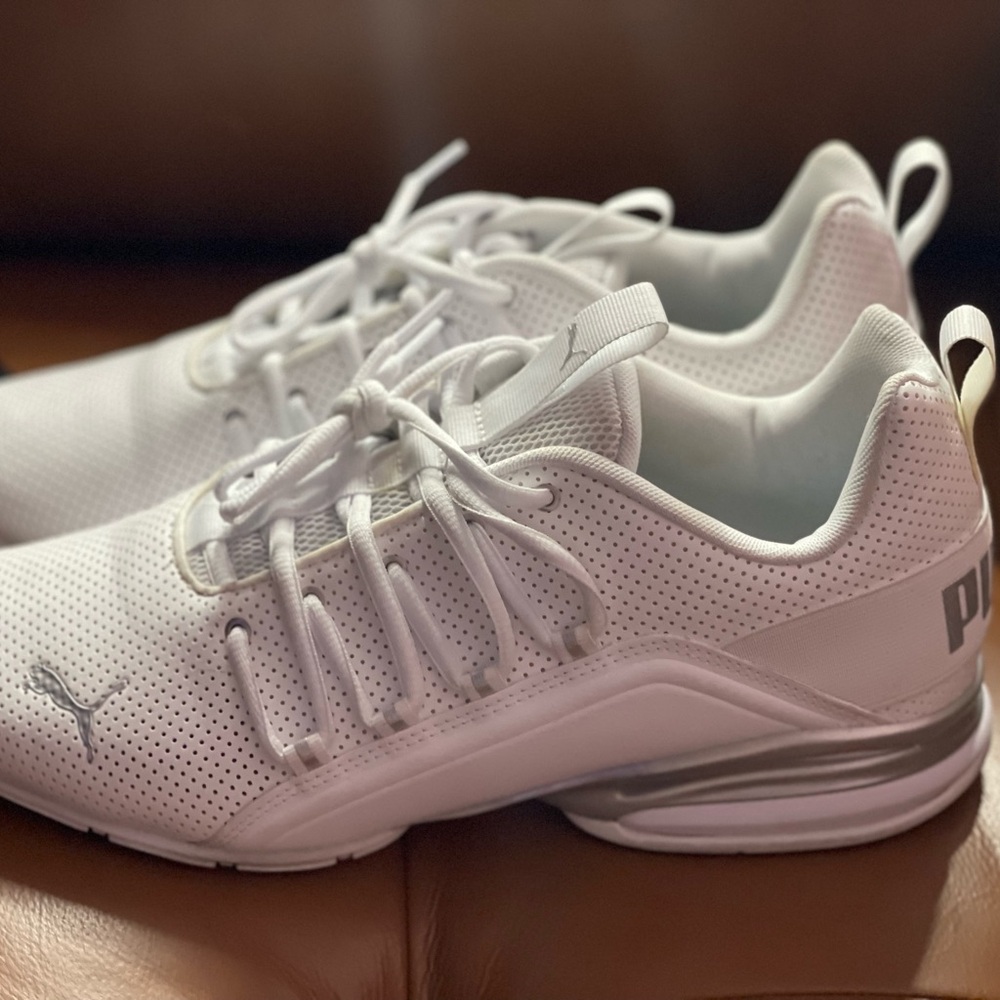Size 10 men’s puma axelion training shoe